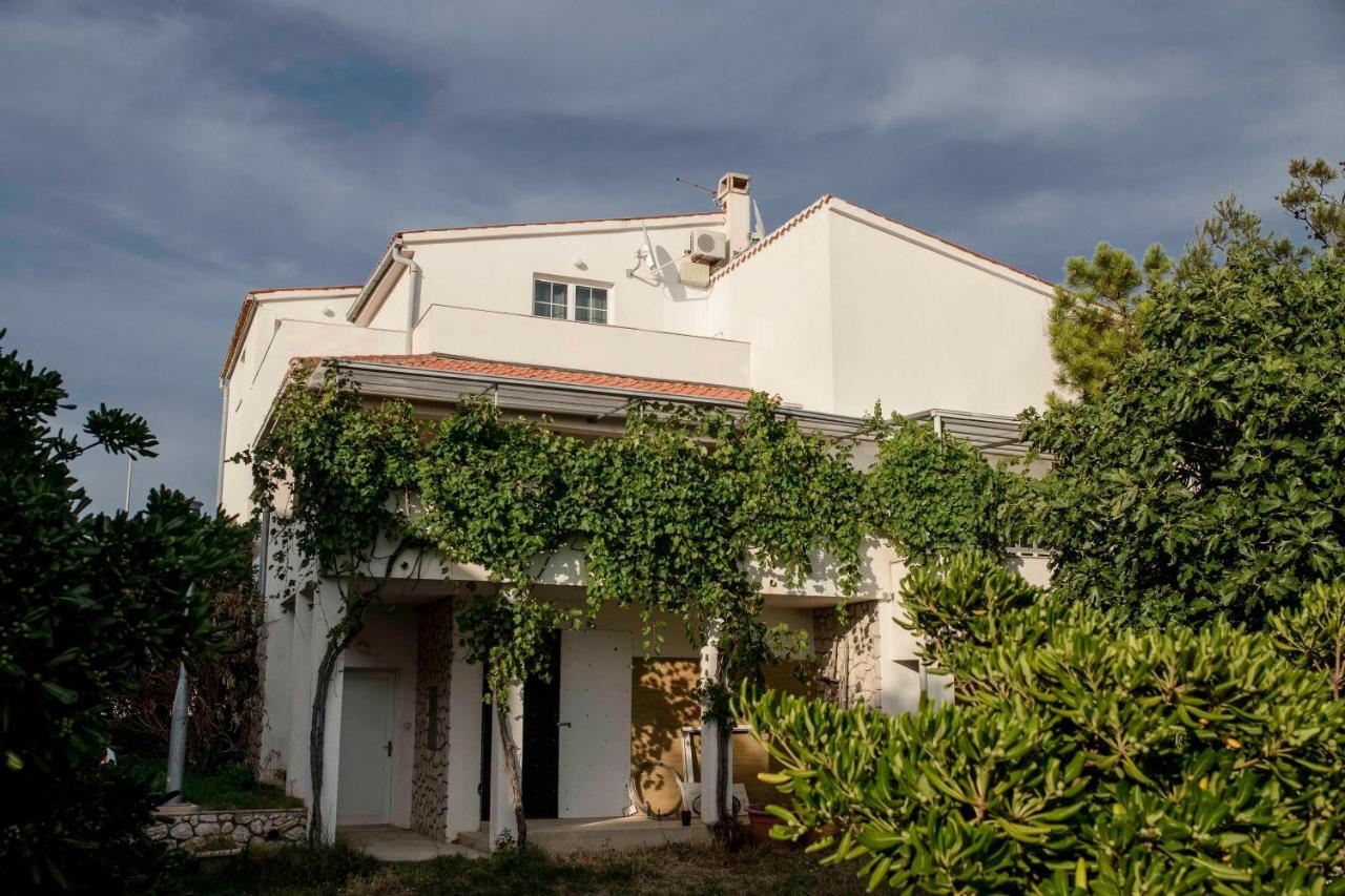 קולאן Guesthouse Sime מראה חיצוני תמונה