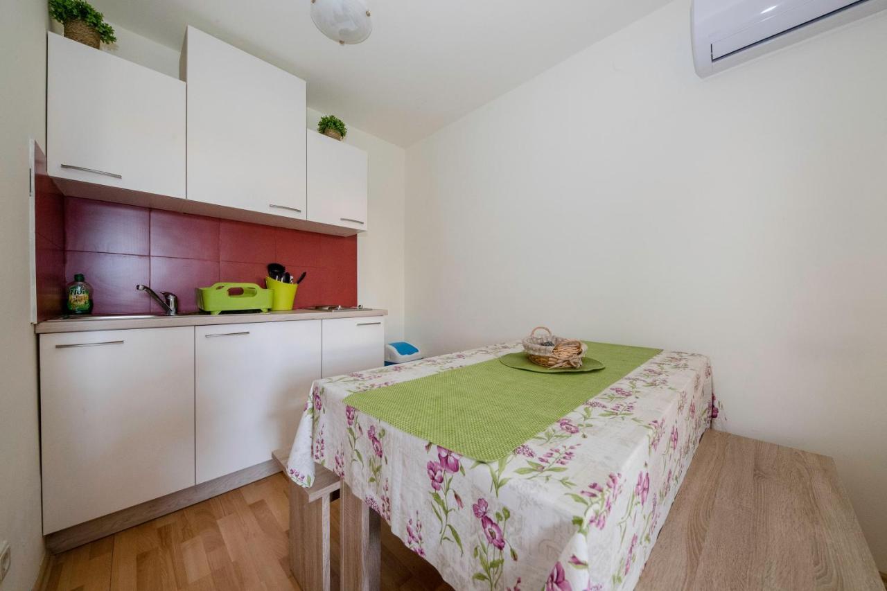 קולאן Guesthouse Sime מראה חיצוני תמונה