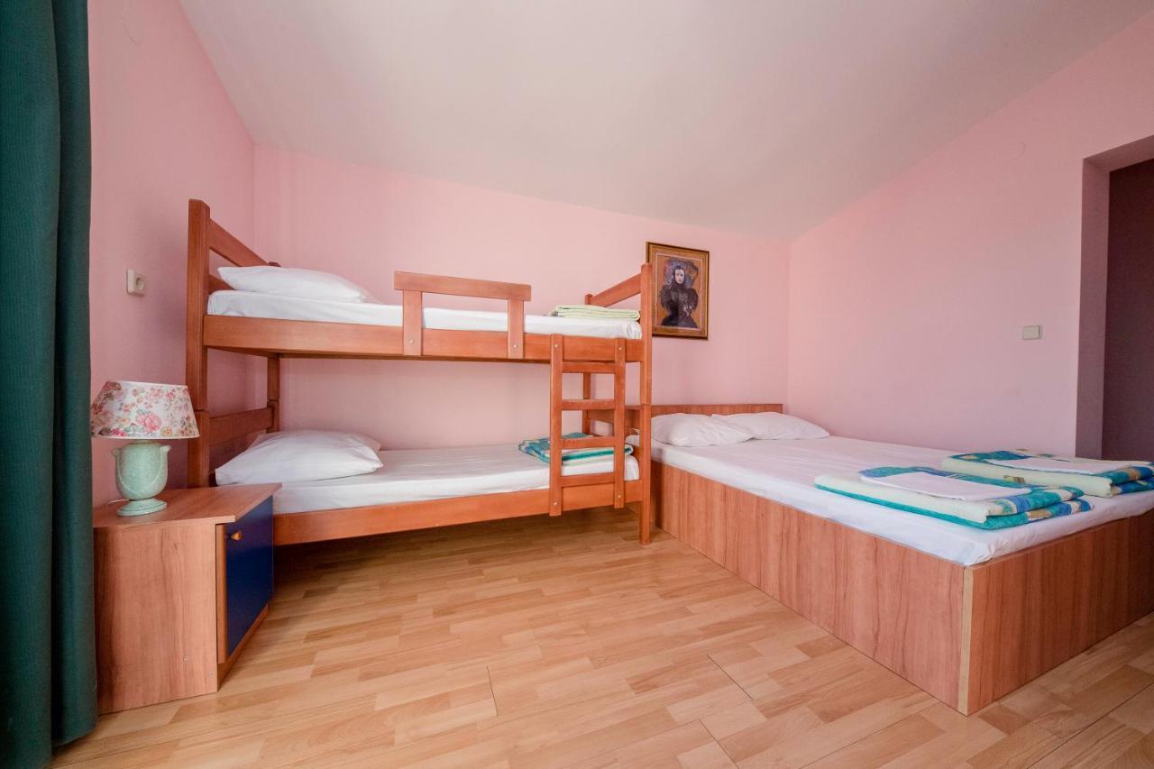 קולאן Guesthouse Sime מראה חיצוני תמונה